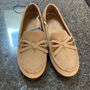 Light brown size 6 1/2 American exchange shoes.